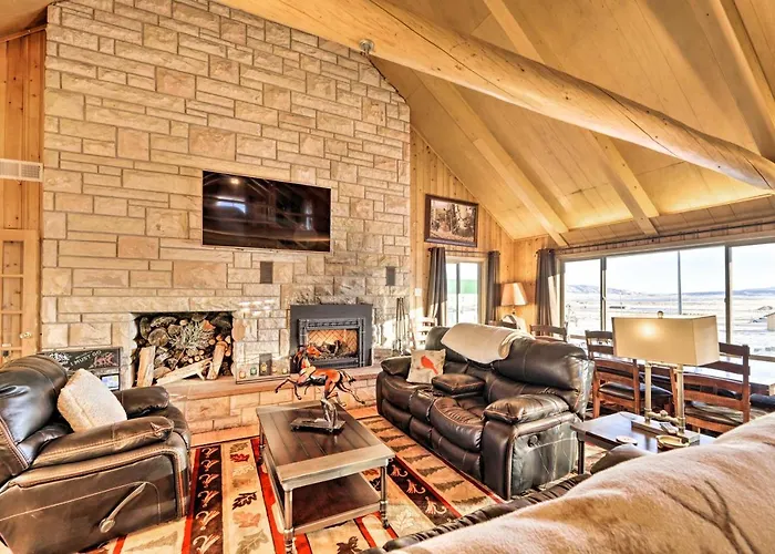 Centennial Cabin W/ Hot Tub, Sauna & Pool Table!